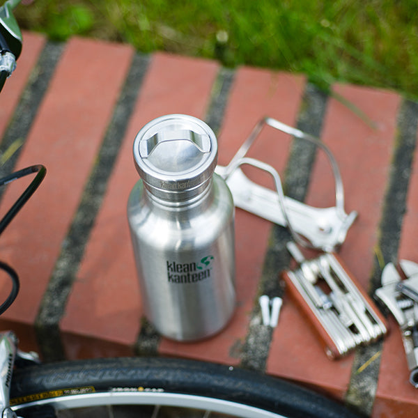 classic-steel-loop-cap-z8 stainless_bottle_cap_bike_parts_lifestyle.jpg