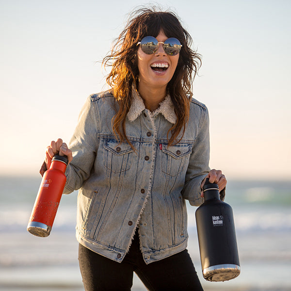 64oz-classic-with-loop-cap-k0 64oz_insulated_classic_black_beach_smile_square.jpg