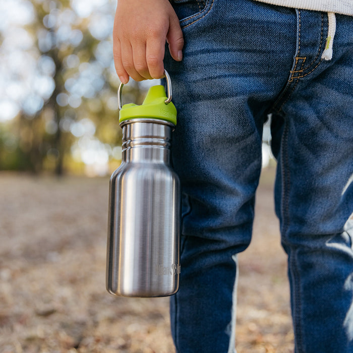 classic-kid-sippy-cap-c1 K12CNSIPPY-BS-kids_sippy_bottle_carry_lifestyle_f9e24b84-a0ae-465d-aad5-3c60c5592b7d.jpg