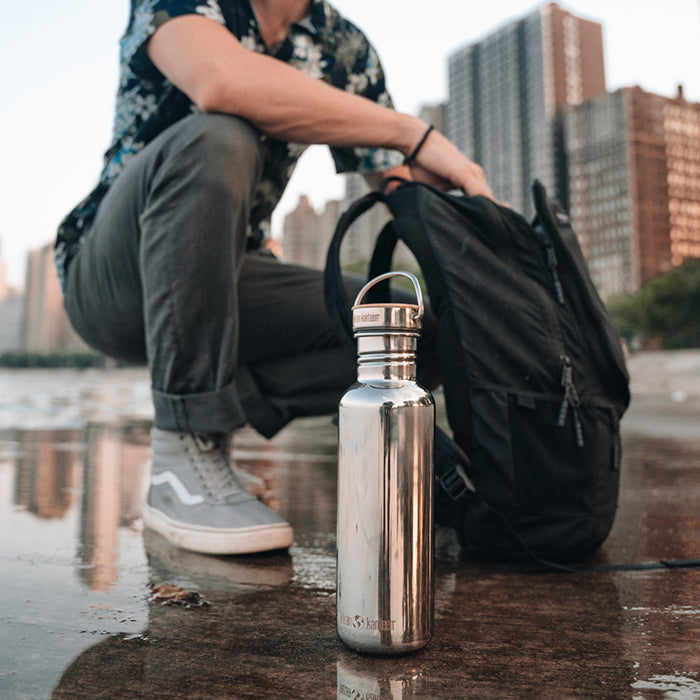 27oz-reflect-with-bamboo-cap-p7 K27SSLRF-MS-BAMBOO_reflect-bottle_city_lifestyle_ff882516-9bd8-49cf-b515-736a0a9c889f.jpg