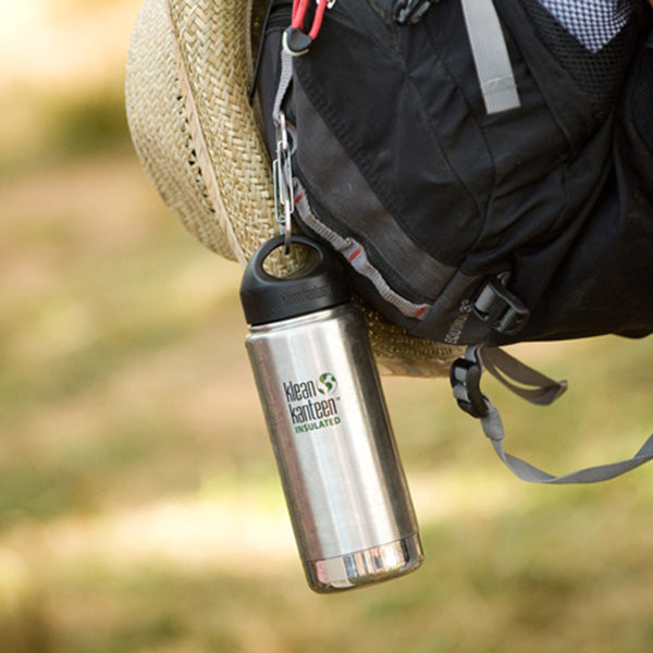 steel-s-biner-3-e4 carabiner_steel_bottle_backpack_lifestyle_dd4fef2d-f5d2-4f32-ac05-c706bd6b518e.jpg