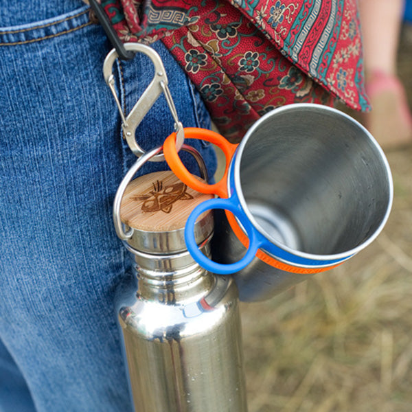 steel-s-biner-3-e4 carabiner_steel_clip_bottle_lifestyle_f9a2dad1-cd06-4894-b3ff-13476b2b5a87.jpg