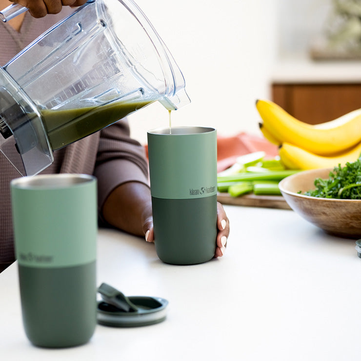 smoothie-set-e9 smoothie_kit_rise_tumbler_smoothie_pour.jpg